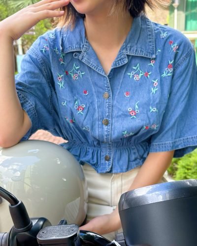 日本古著 ❁ 牛仔刺繡小花短身束腰上衣