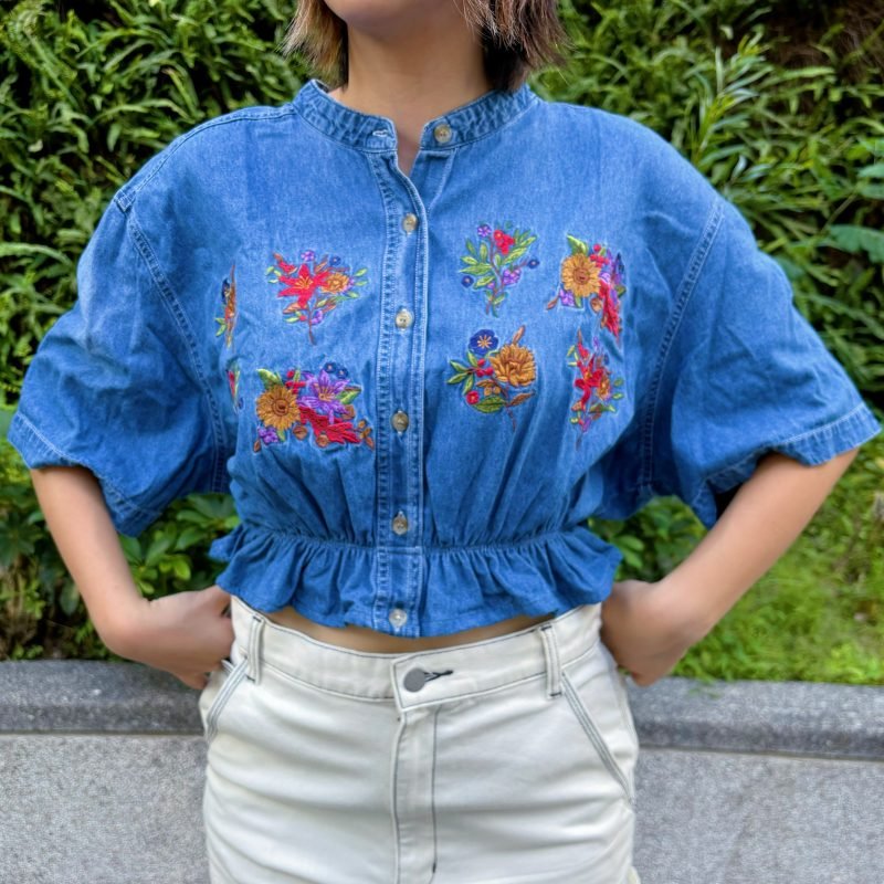 日本古著 ❁ 牛仔刺繡花卉短身束腰上衣
