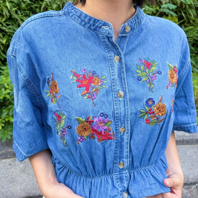 日本古著 ❁ 牛仔刺繡花卉短身束腰上衣 - Image 2