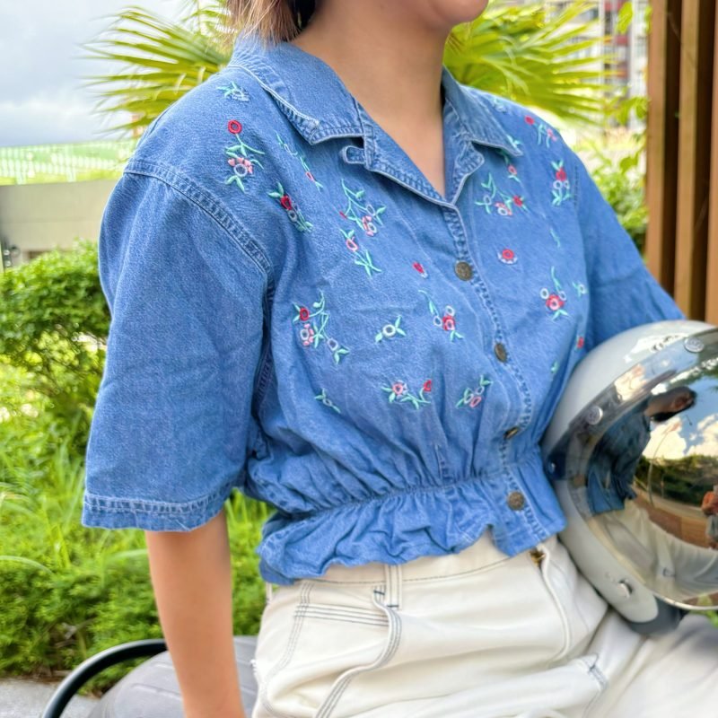 日本古著 ❁ 牛仔刺繡小花短身束腰上衣 - Image 2