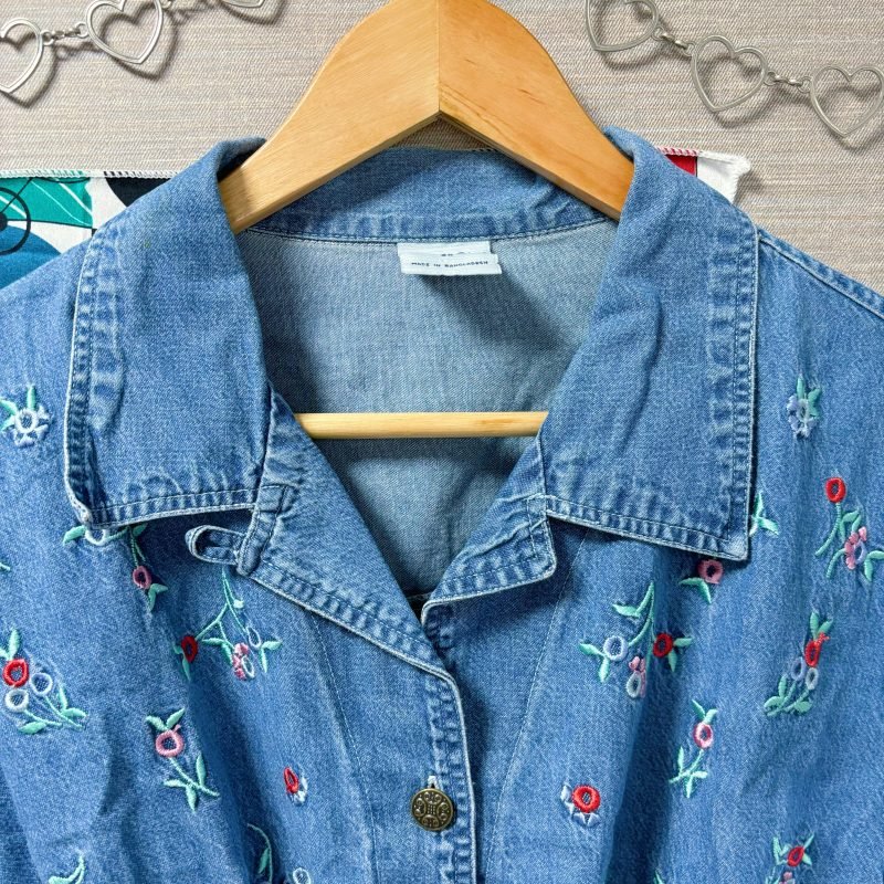 日本古著 ❁ 牛仔刺繡小花短身束腰上衣 - Image 3