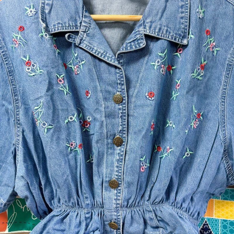 日本古著 ❁ 牛仔刺繡小花短身束腰上衣 - Image 4